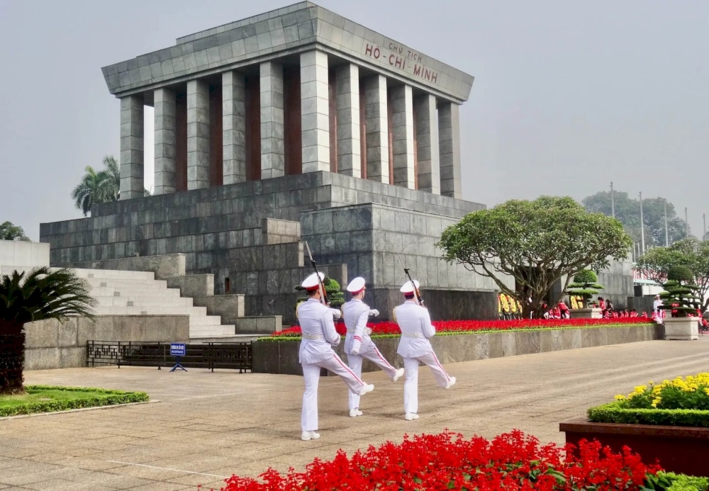 The Ho Chi Minh Mausoleum is the eternal resting place of President Ho Chi Minh, symbolizing his lasting legacy in Vietnam (Source: Internet)
